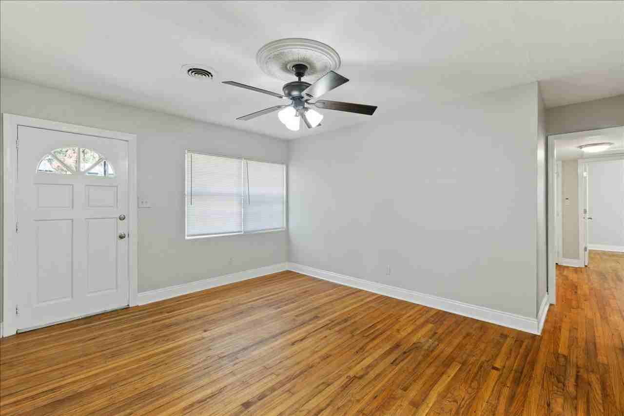 1916 Blackburn Ave - Photo 5 of 40