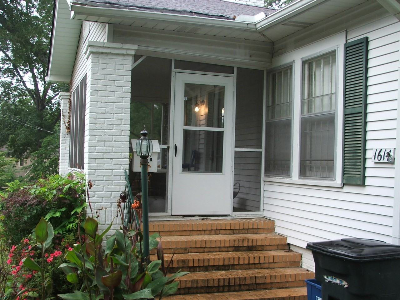 1614 Roseland Dr - Photo 2 of 20