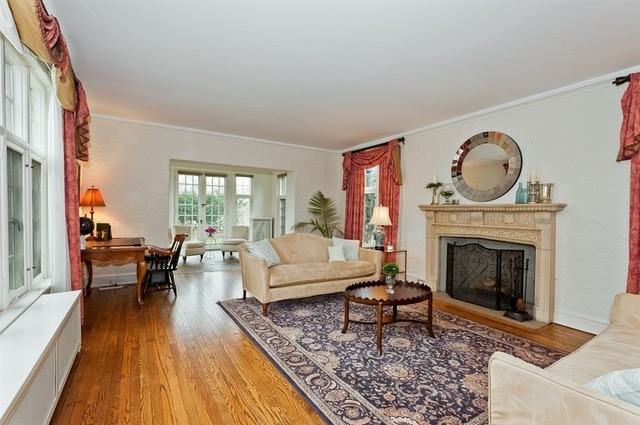 154 Warwick Ln - Photo 2 of 14