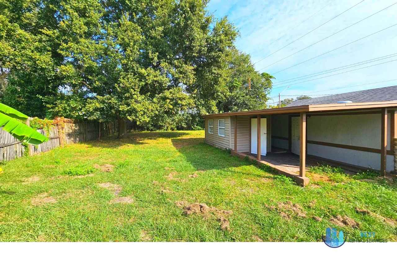 832 N Combee Rd - Photo 4 of 20