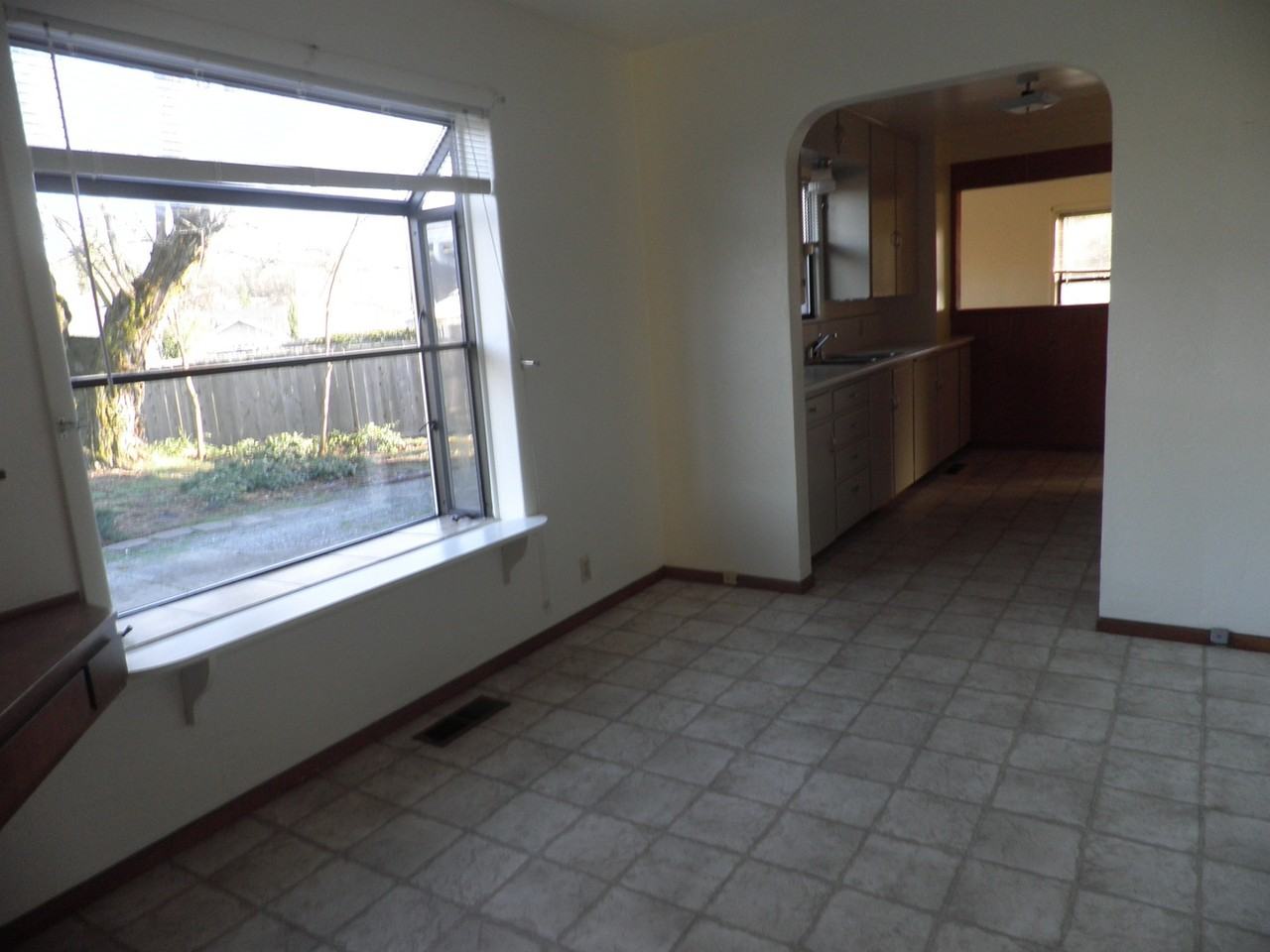 2627 Sw Allen Creek Rd - Photo 6 of 9