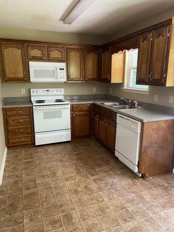 1583 Wilderness Ln - Photo 5 of 23