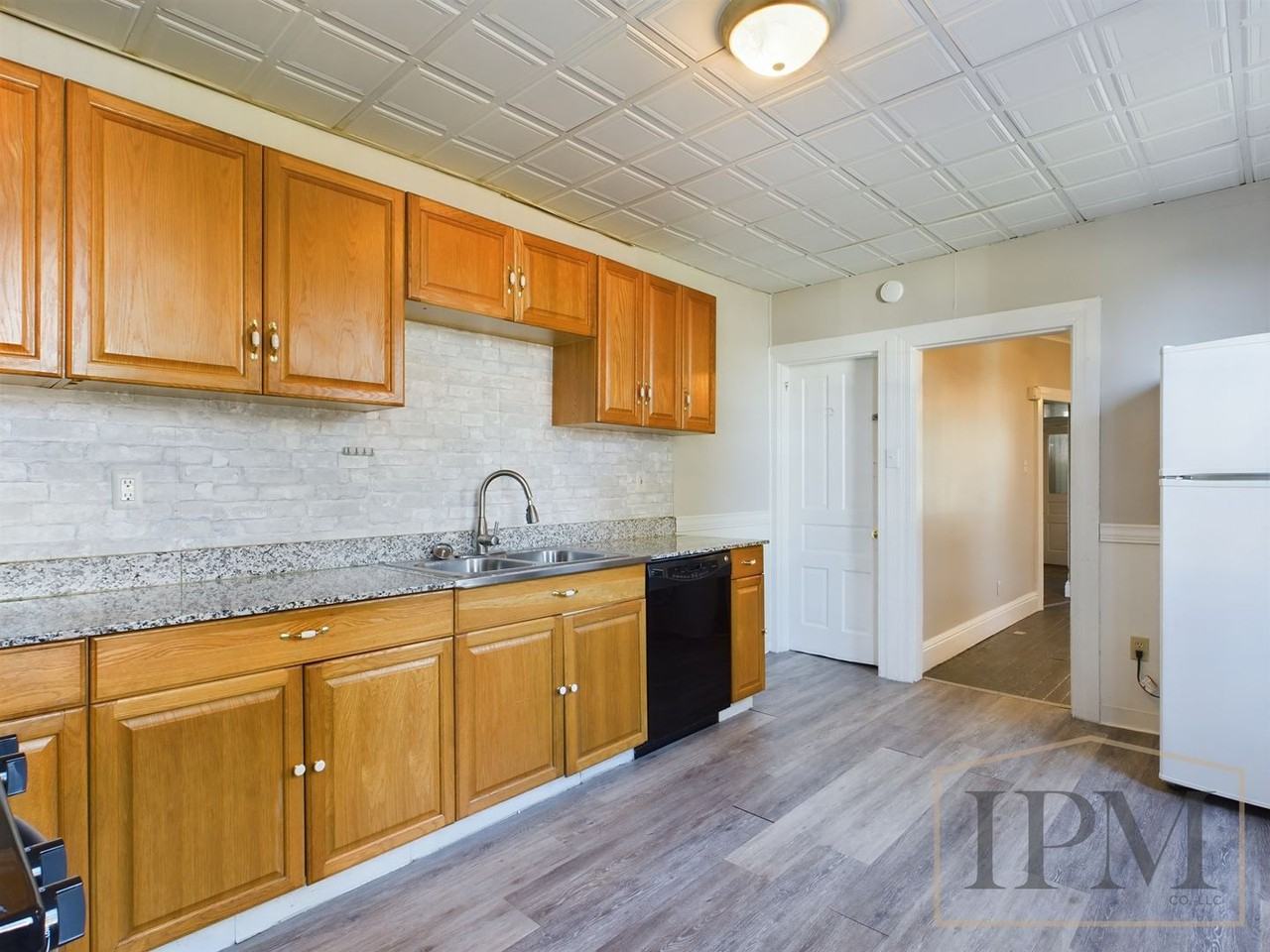 1021 N Duke St - Photo 2 of 19