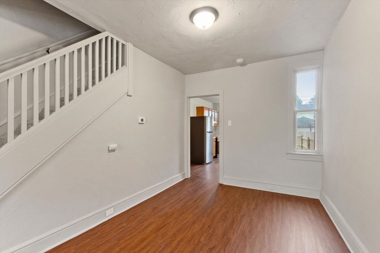 1264 W King St - Photo 3 of 20