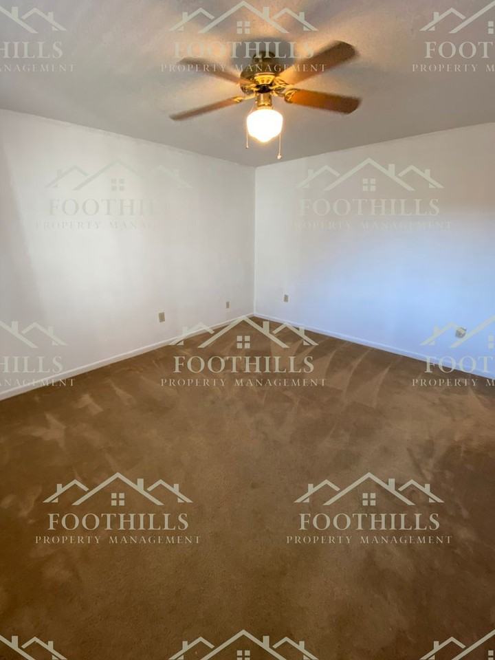 1012 Northlake Dr - Photo 3 of 14