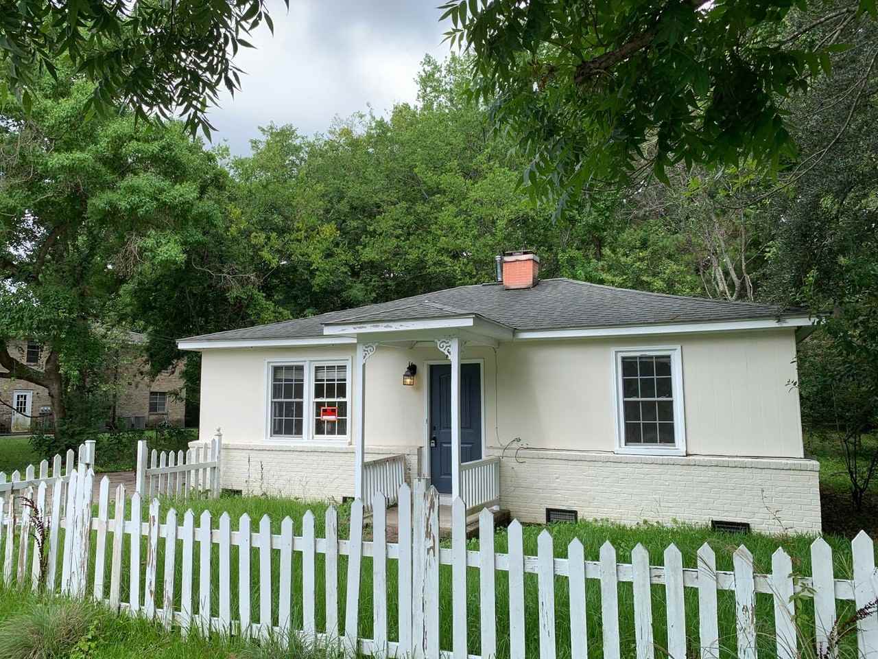 711 Locust St - Photo 2 of 20