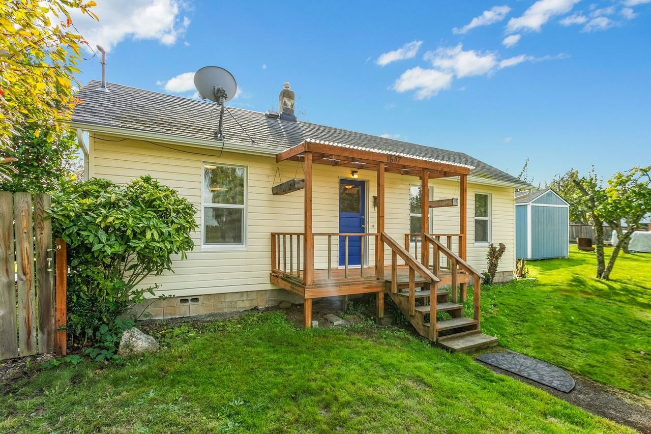 1607 10th St - Photo 2 of 29