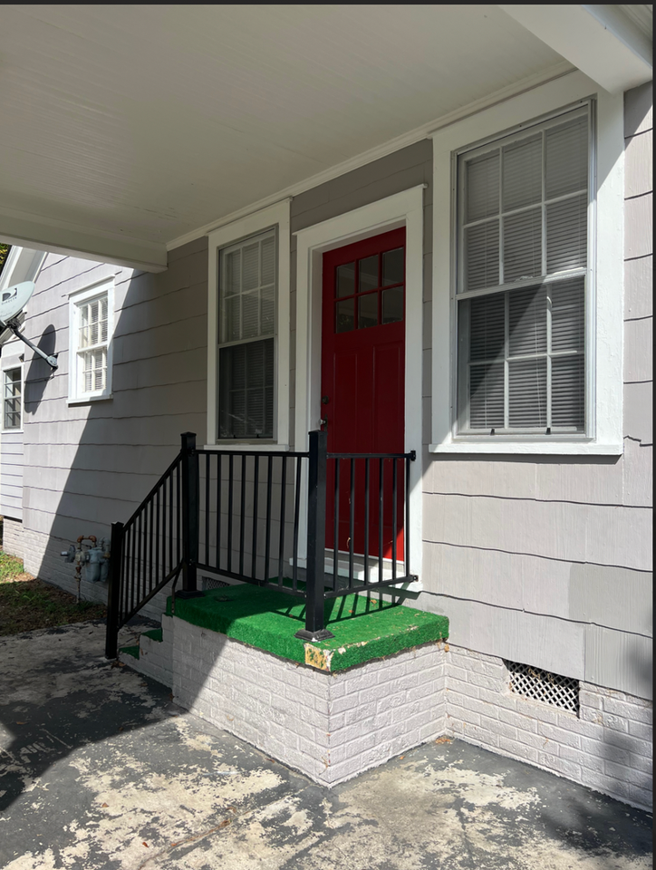 1061 Carolina Ave - Photo 2 of 15