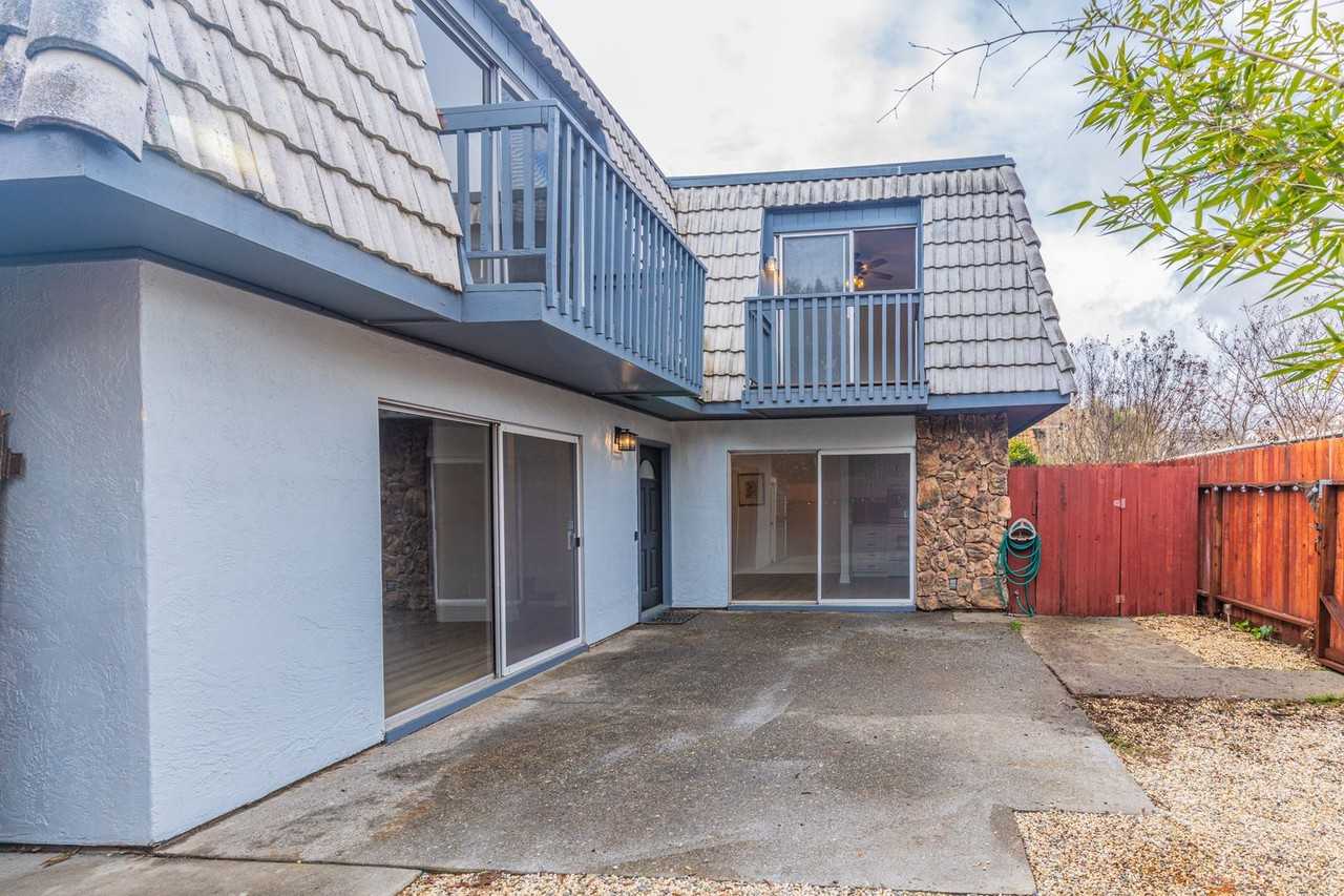 723 Marsh Dr - Photo 3 of 34