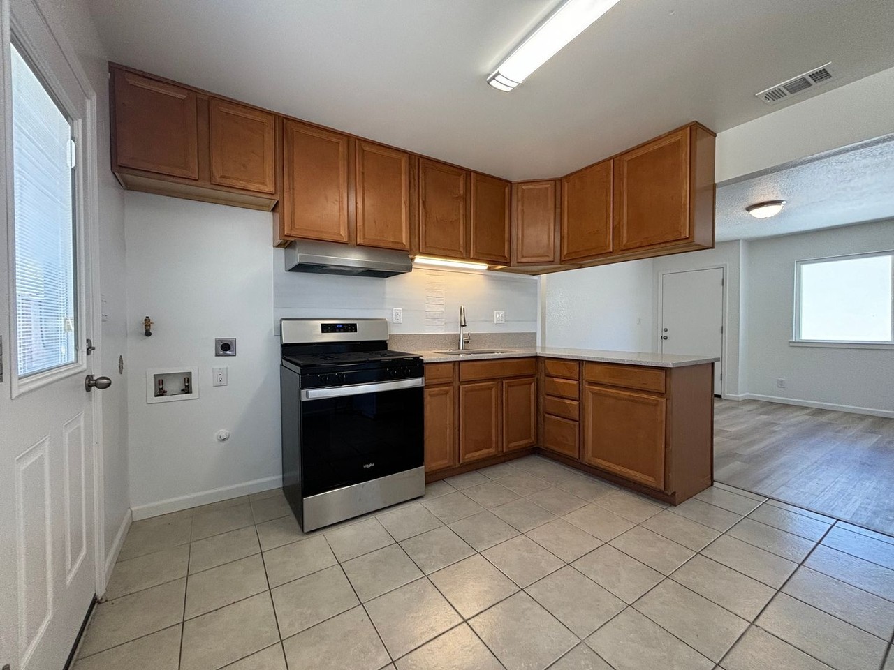 1151 Sally St - Photo 3 of 11