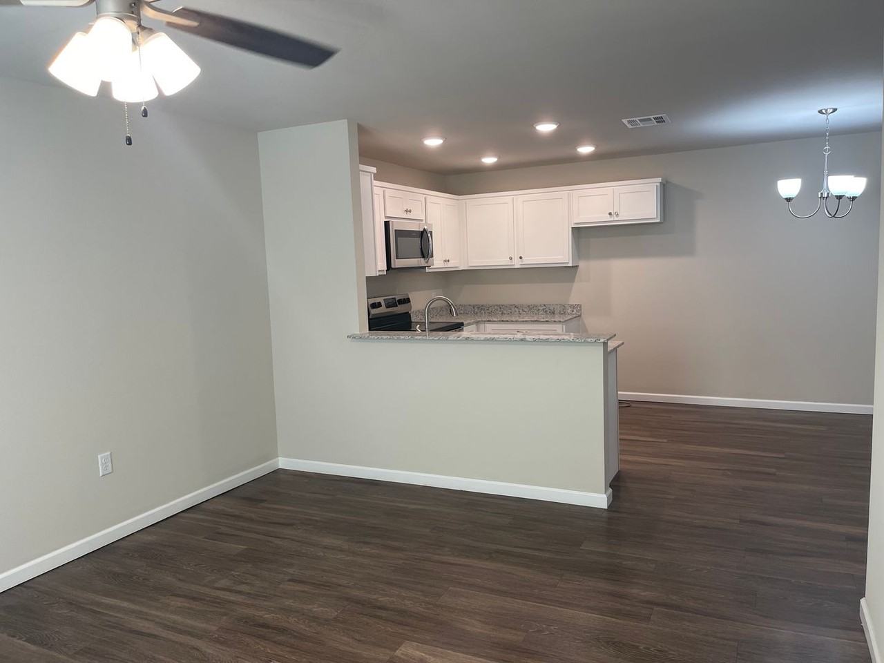 1904 Mulberry St - Photo 2 of 14