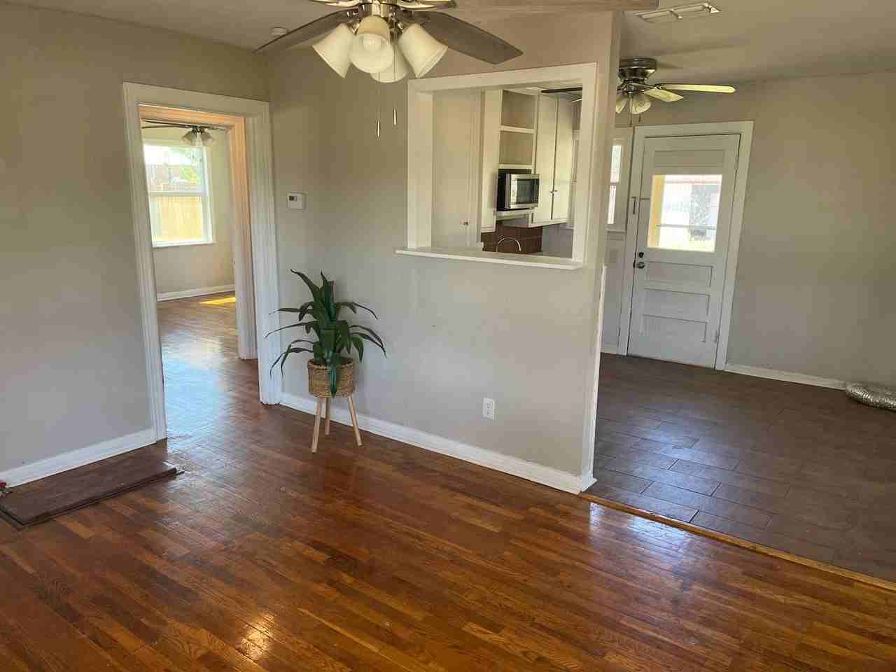 608 S Ash St - Photo 2 of 7