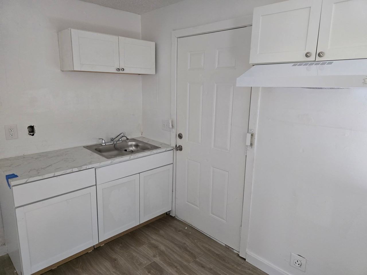 1710 Henry St - Photo 2 of 4
