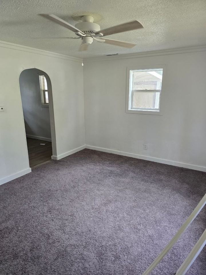 1710 Henry St - Photo 4 of 4