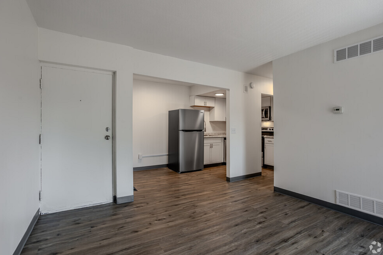 Londondale Village - Photo 4 of 35