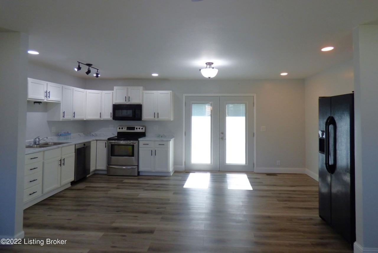 287 Georgia Ave - Photo 3 of 20