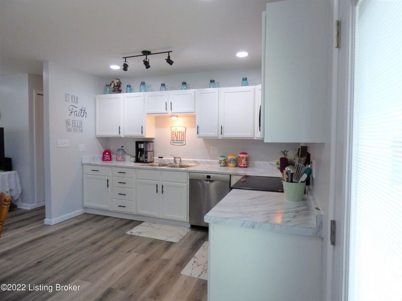 287 Georgia Ave - Photo 4 of 20