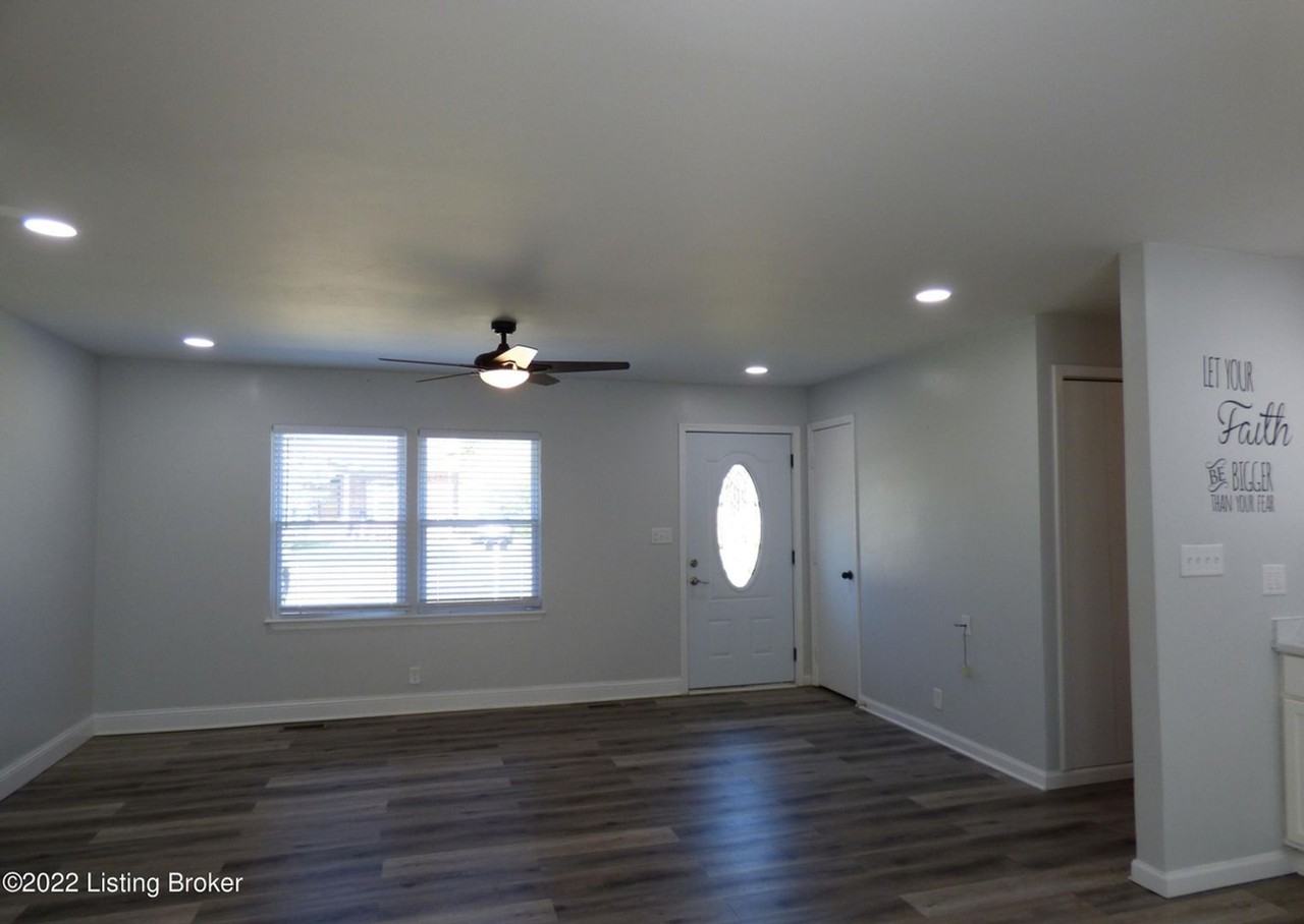 287 Georgia Ave - Photo 7 of 20