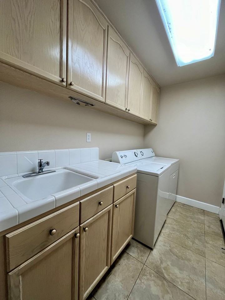 3069 W Silverhill Ln - Photo 3 of 21