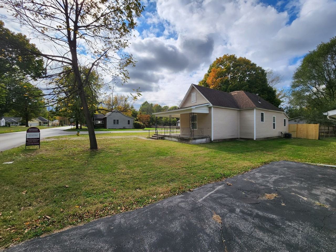 1239 S Brown Ave - Photo 2 of 7