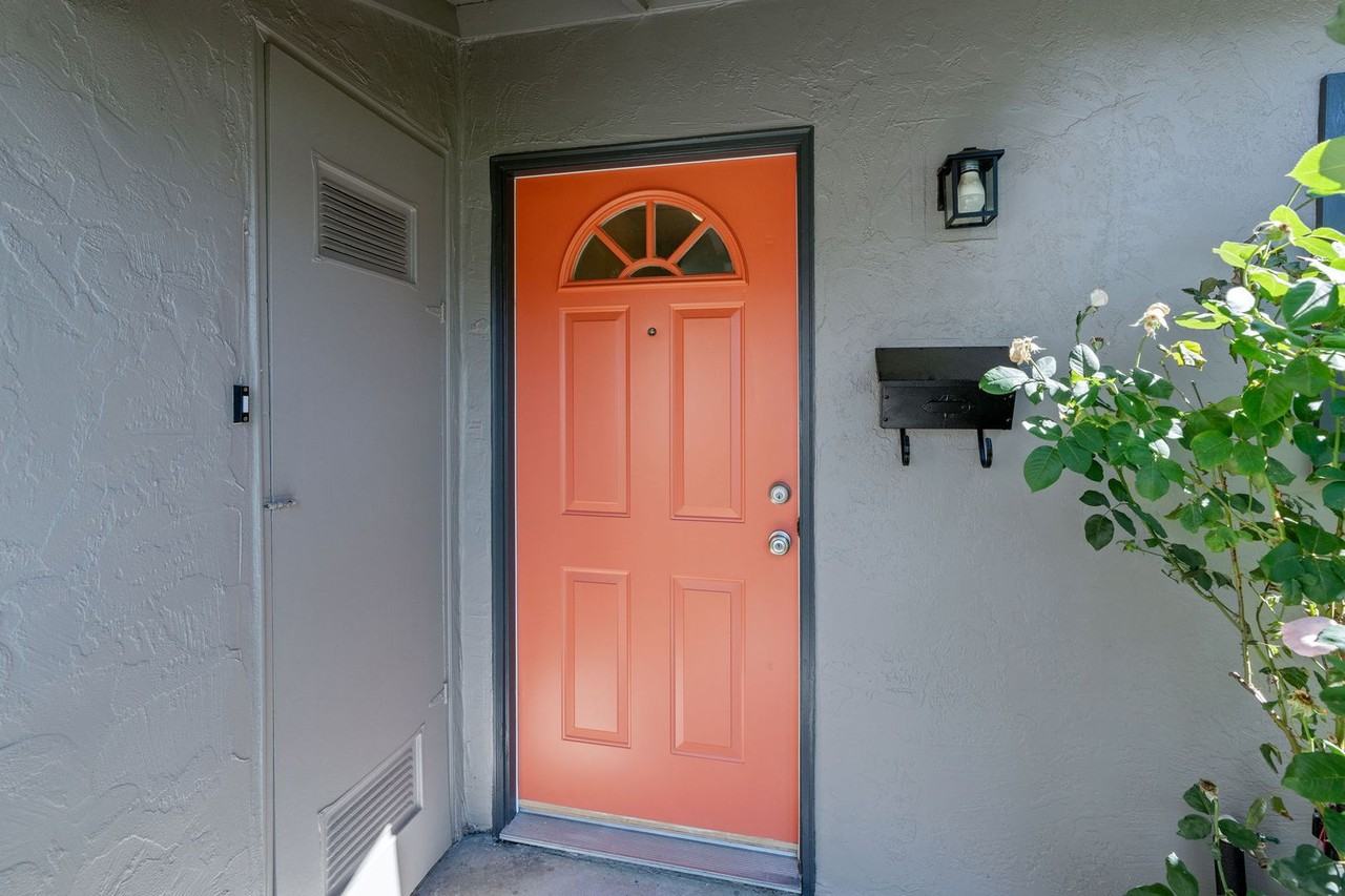 2348 Alice St - Photo 3 of 34