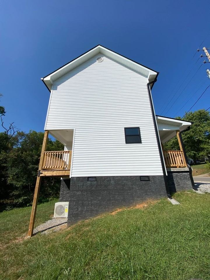 705 W Rhoten St - Photo 2 of 19