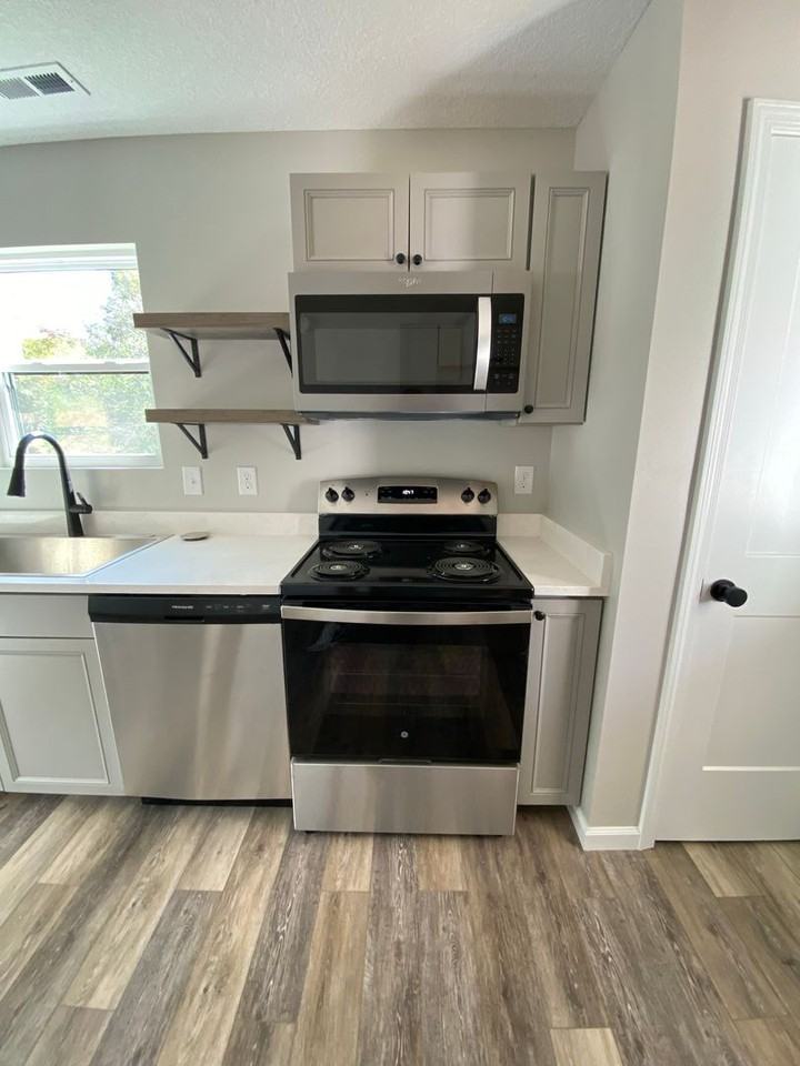 705 W Rhoten St - Photo 5 of 19