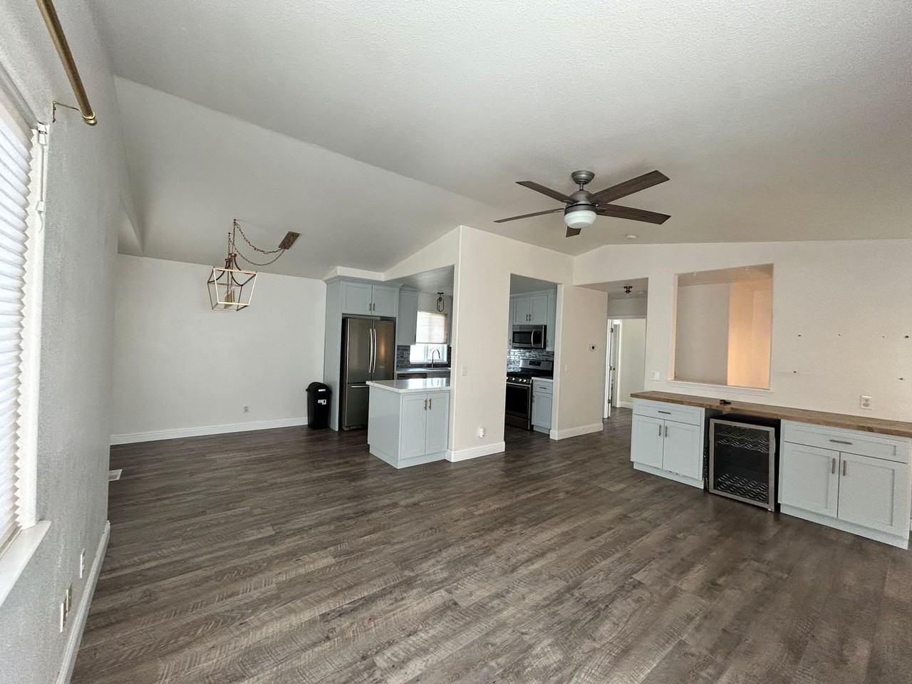 370 Butterfly Ln - Photo 2 of 17
