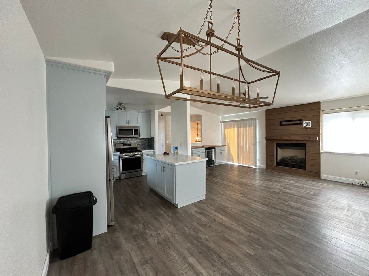 370 Butterfly Ln - Photo 3 of 17