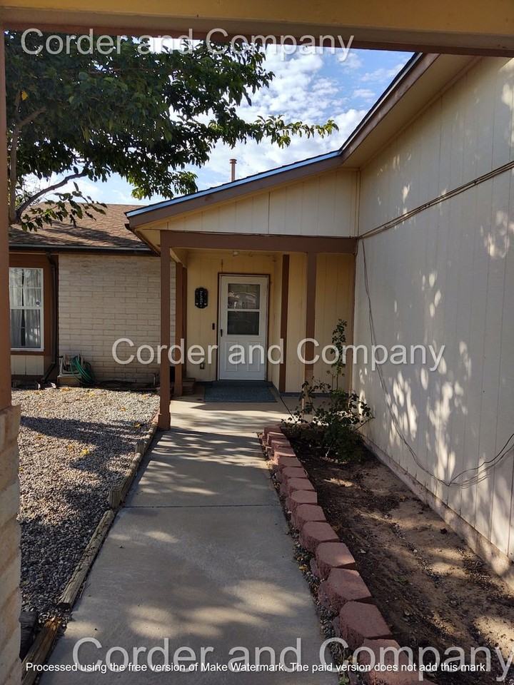 4924 Turquoise Dr Ne - Photo 2 of 33