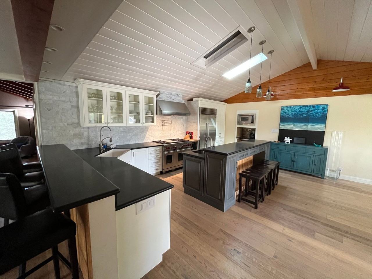 423 Crouch St - Photo 2 of 17