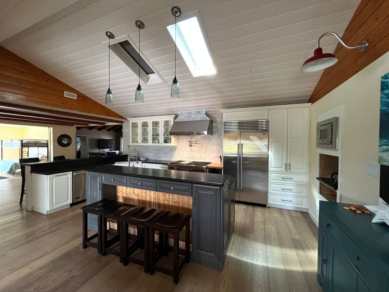 423 Crouch St - Photo 3 of 17