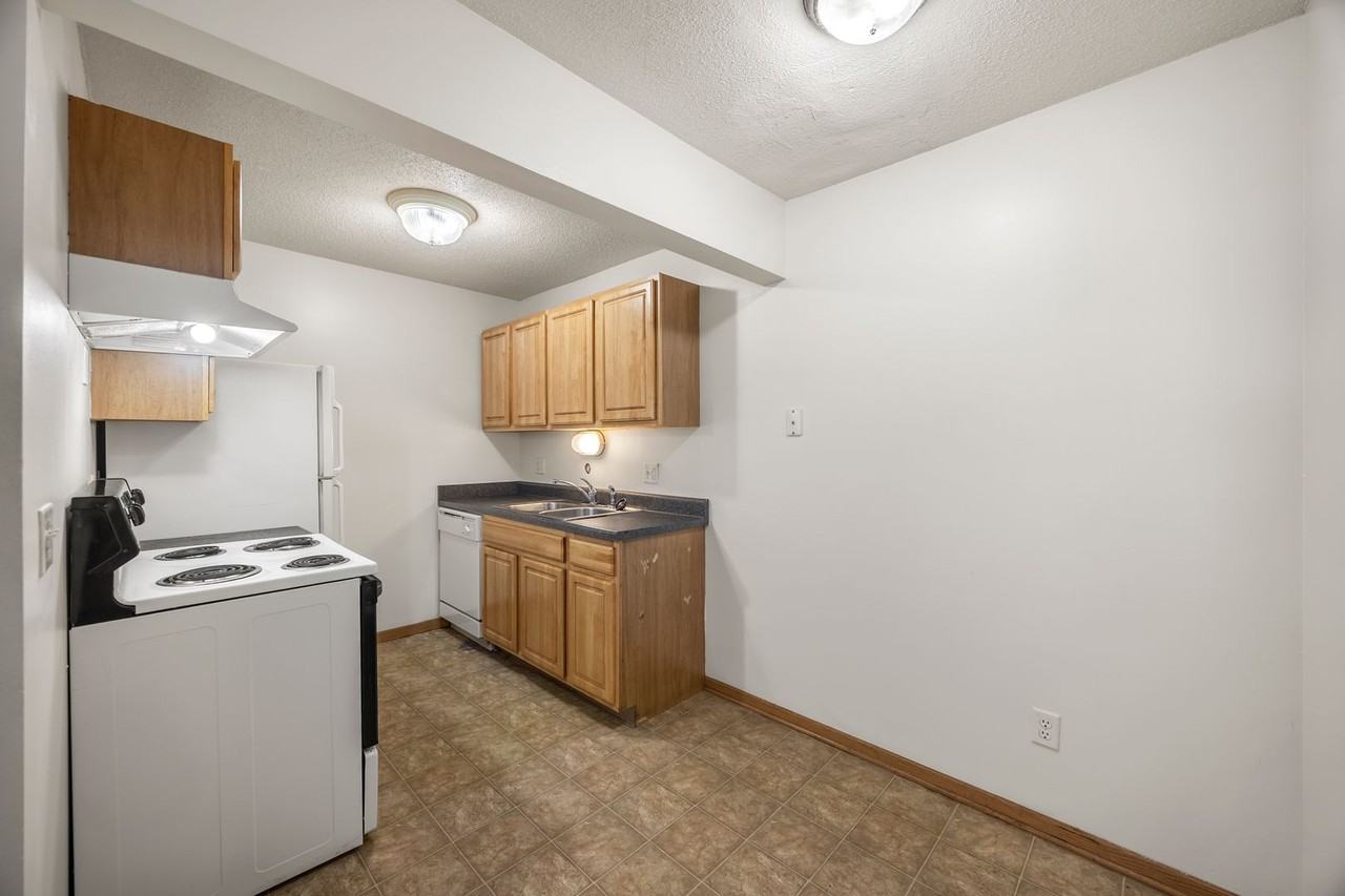 Clover Creek - Photo 6 of 44