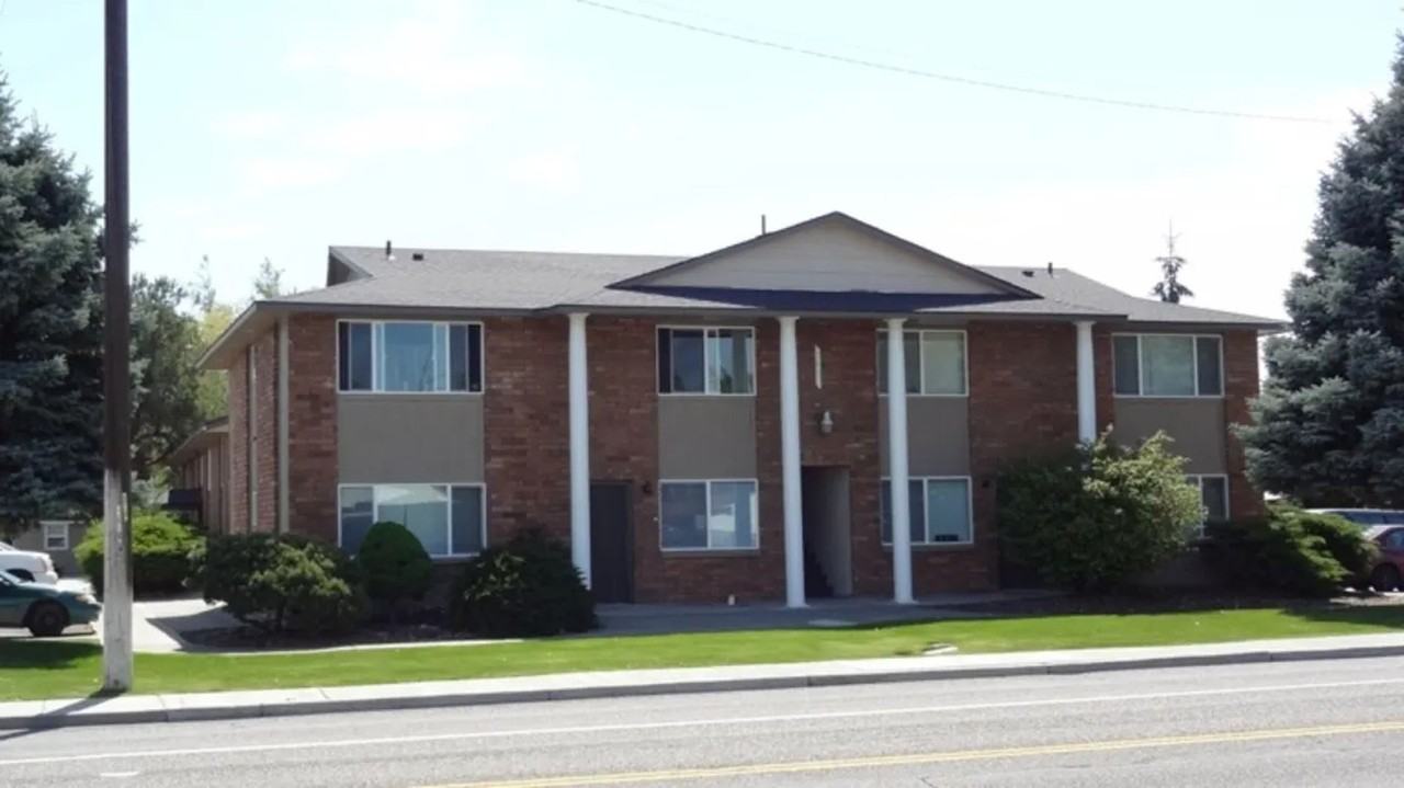 Morain Estates - Photo 2 of 26