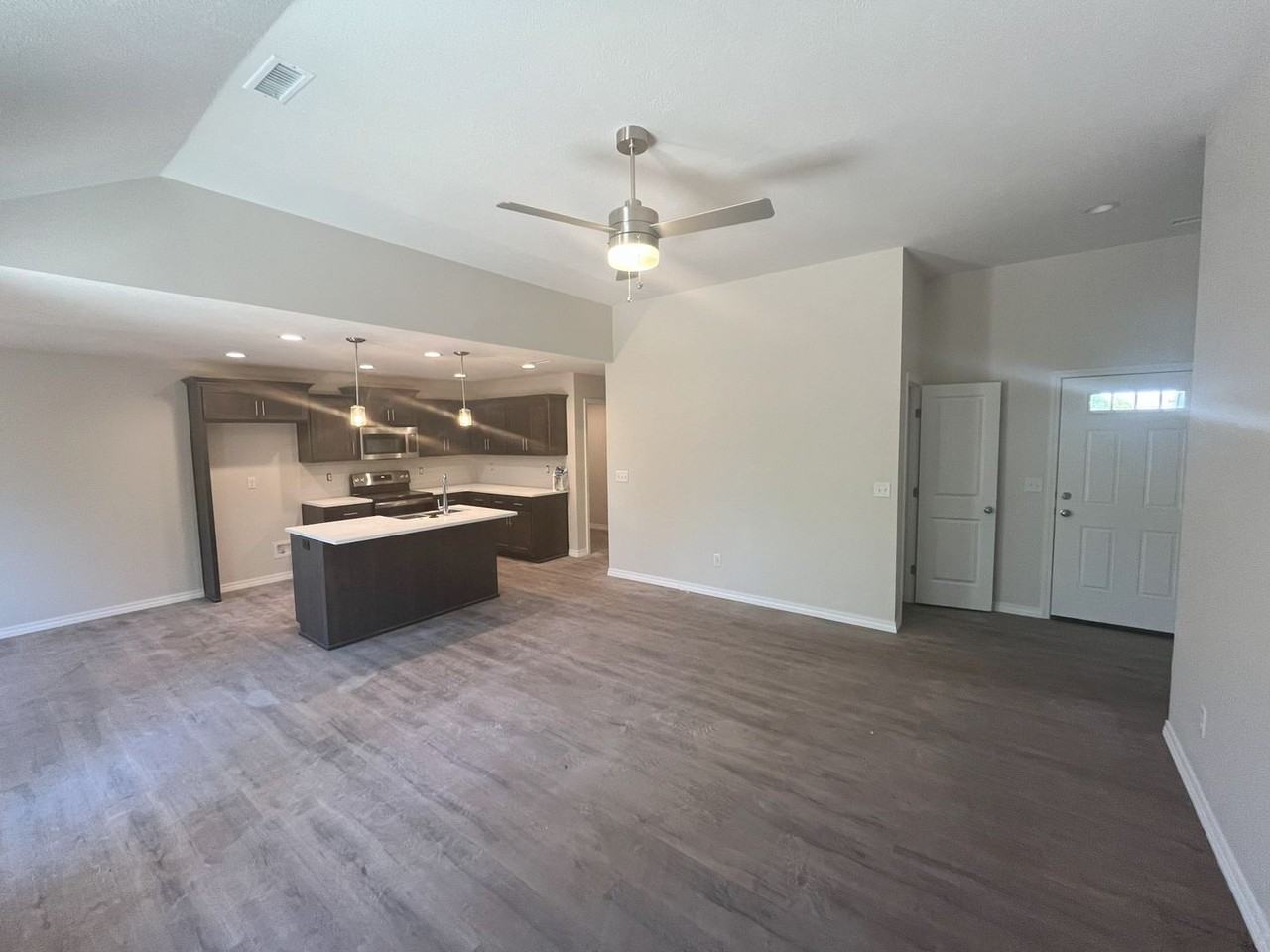 1359 S Mahn Ave - Photo 5 of 23