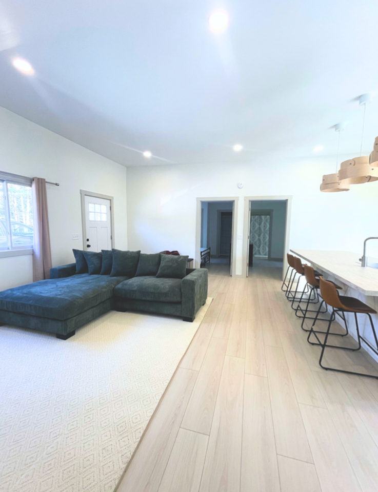 1501 Middle Rd - Photo 2 of 12