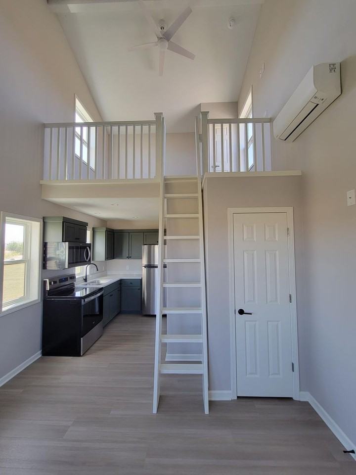 17753 Bunge Avenue - Photo 6 of 13