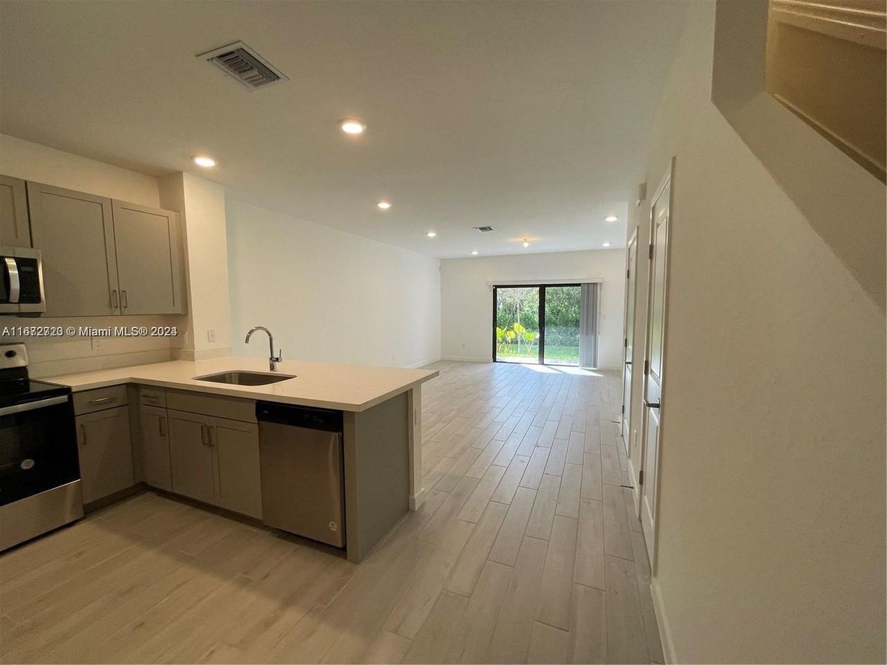 188 Sw 5th Ct - Photo 3 of 19