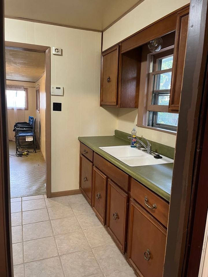 2820 Se Iowa Ave - Photo 2 of 12