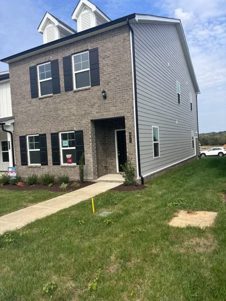 977 Nance Ln - Photo 3 of 50