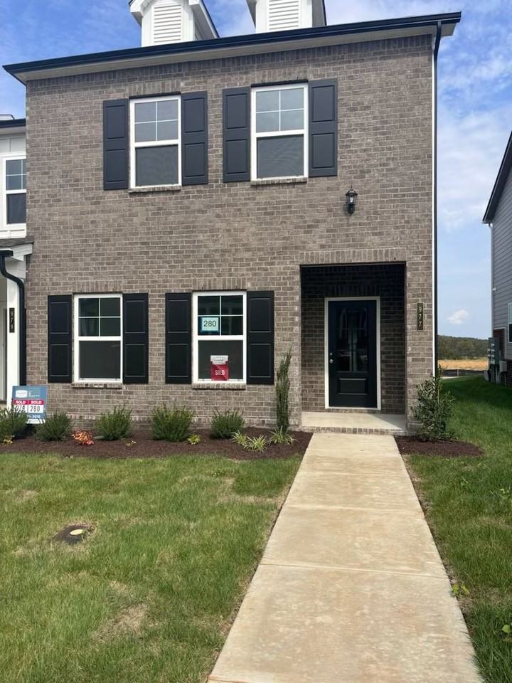 977 Nance Ln - Photo 4 of 50
