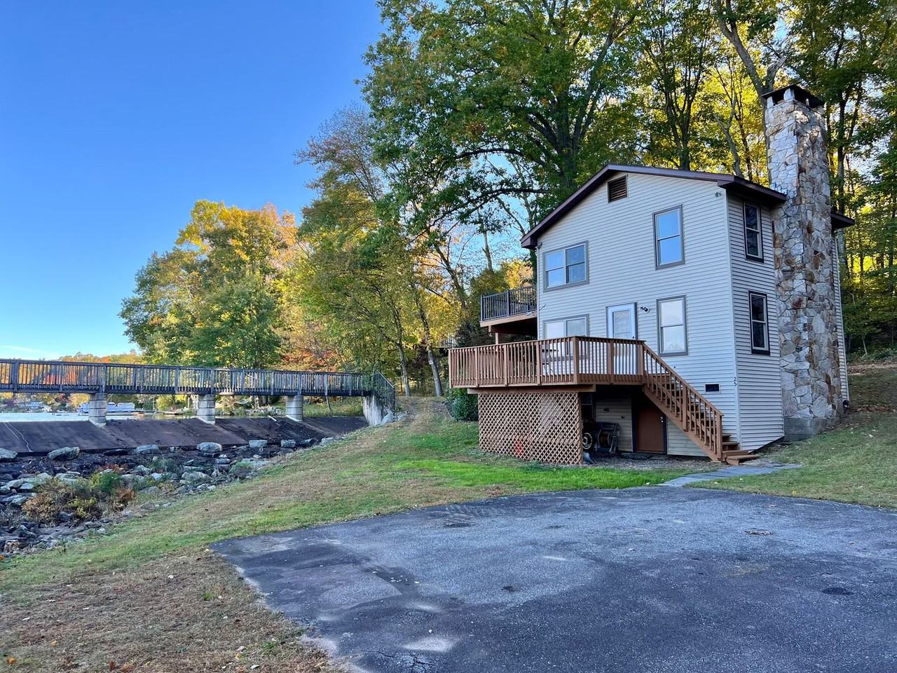 25 Westwood Dr - Photo 2 of 40