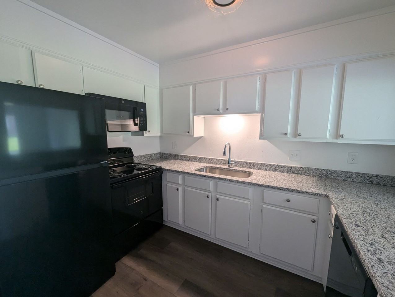 S Poplar Townhouses - Photo 3 of 12