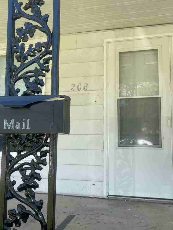 208 E Reed St - Photo 2 of 10