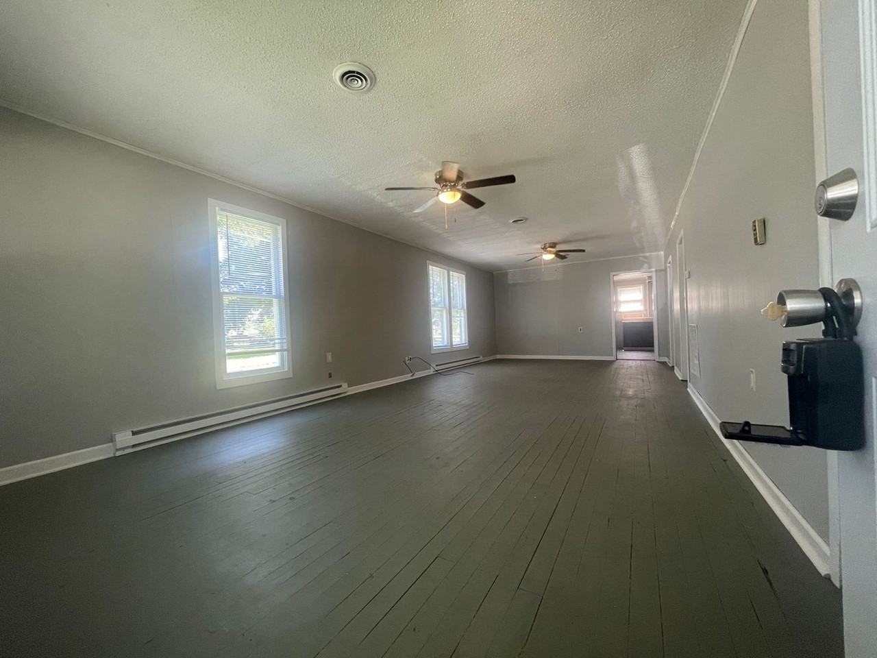 208 E Reed St - Photo 3 of 10