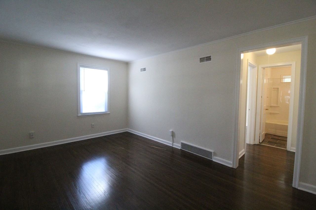 3307 S Lane St - Photo 3 of 9