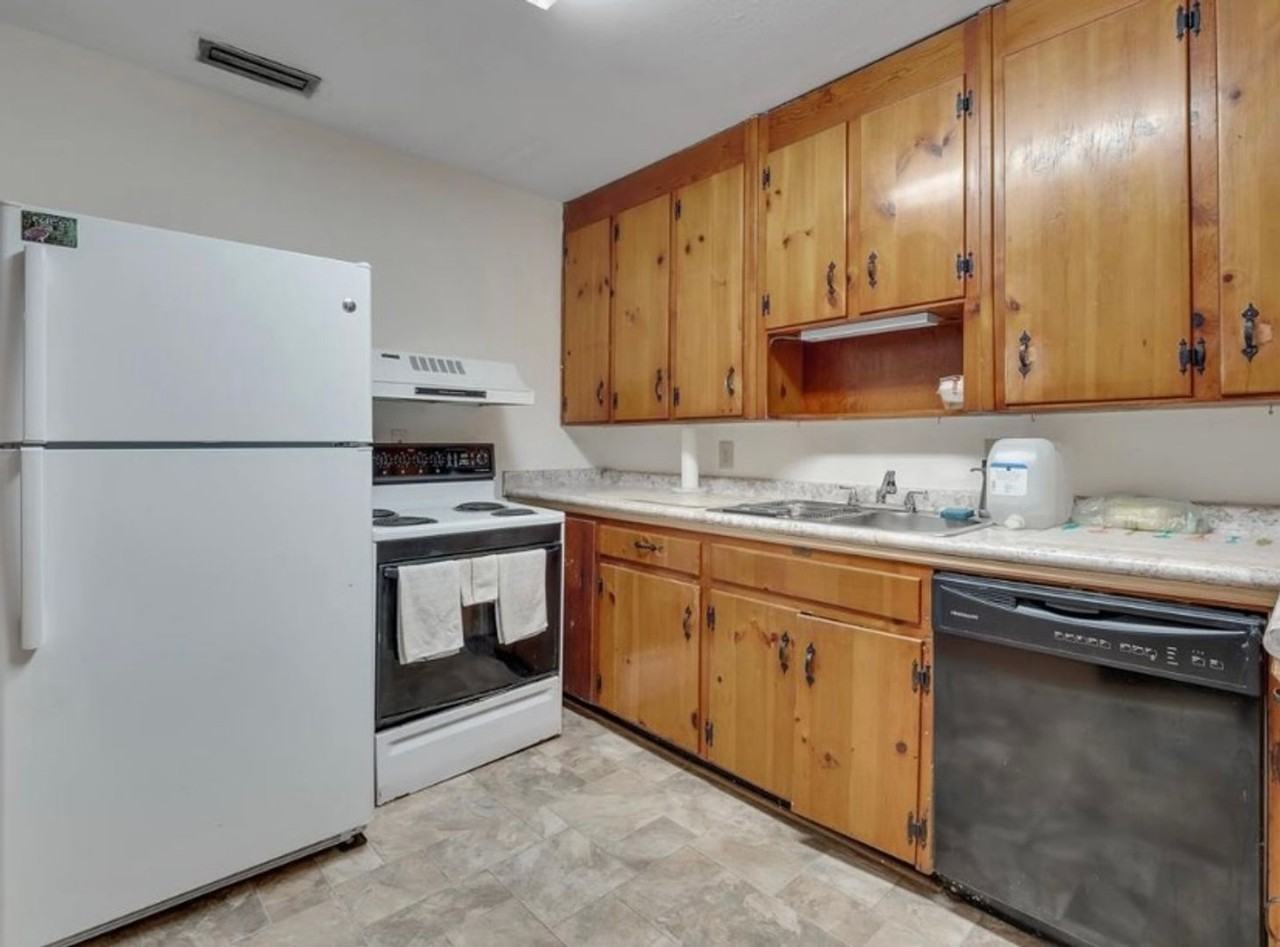 222 Westminister Dr - Photo 2 of 13