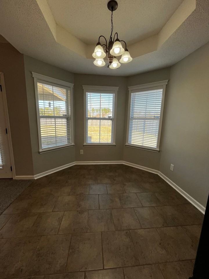 104 Piedmont Ln - Photo 3 of 17