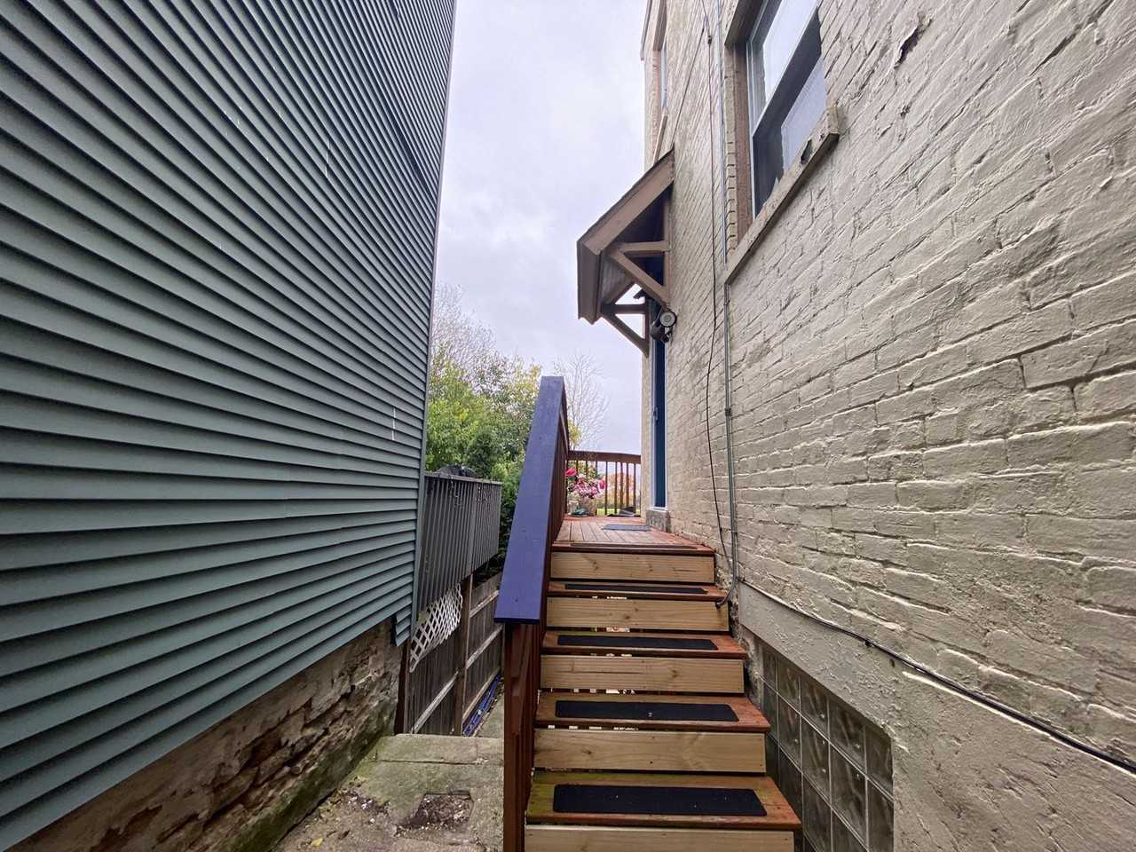 425 Warner St - Photo 4 of 41