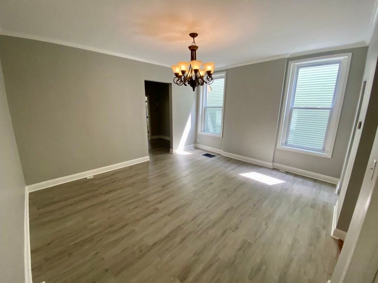 425 Warner St - Photo 6 of 39